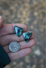 Load image into Gallery viewer, Emerald Custom Earrings
